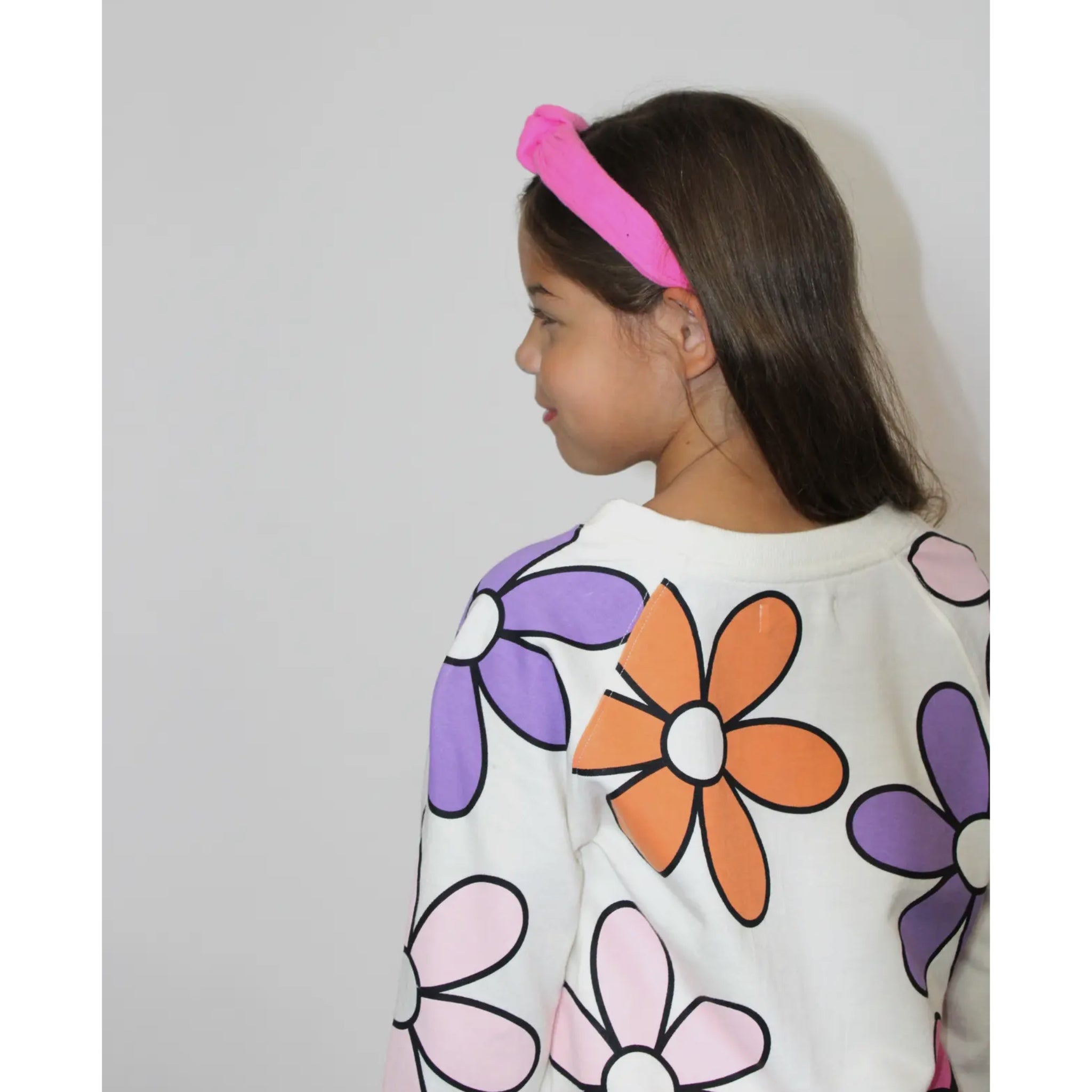 ALL OVER LARGE RETRO FLOWER PRINT CROP SWEATSHIRT